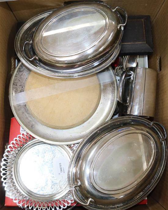 A quantity of plated items,